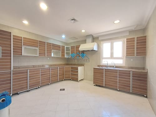 Nice and Spacious 4 Bedrooms Floor in Bayan