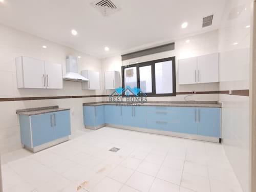 Spacious 4 Bedrooms Floor in Massayal