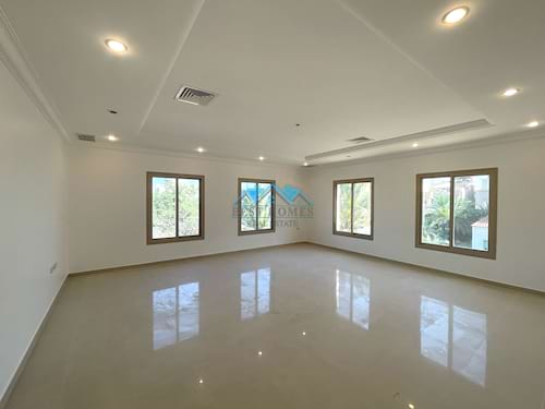 Spacious 4 Bedrooms Floor in Shuhada Area