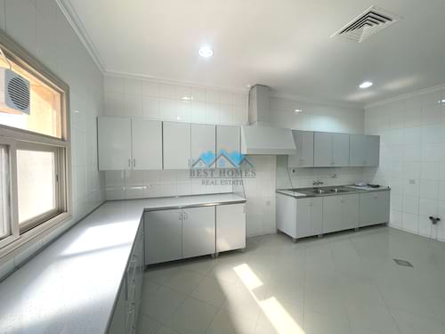 Spacious 4 Bedrooms Floor in Shuhada Area