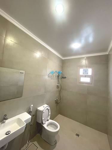 Spacious 4 Bedrooms Floor in Shuhada Area