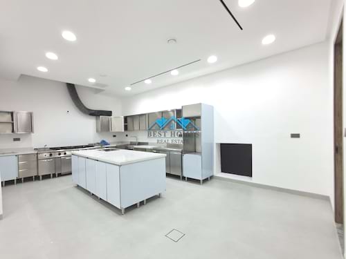 Spacious Modern 5 Master Bedrooms Multi-Level Villa in Surra