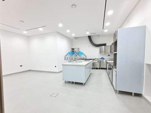 Spacious Modern 5 Master Bedrooms Multi-Level Villa in Surra