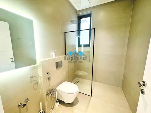 Five Bedrooms Floor Apartment With Balcony in Funaitees