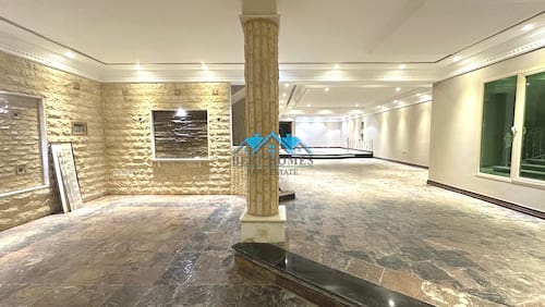 Modern & Spacious 5 Bedrooms Villa in Salwa