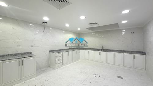 Modern & Spacious 5 Bedrooms Villa in Salwa