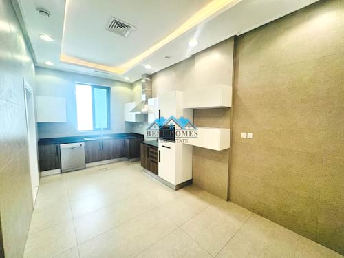 Five Bedrooms Floor Apartment With Balcony in Funaitees