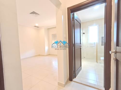 Spacious 4 Bedrooms Floor in Salam Area