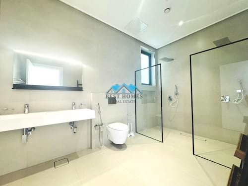 Five Bedrooms Floor Apartment With Balcony in Funaitees