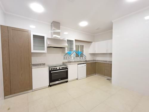 Nice and Spacious 4 Bedrooms Floor in Rumaithiya