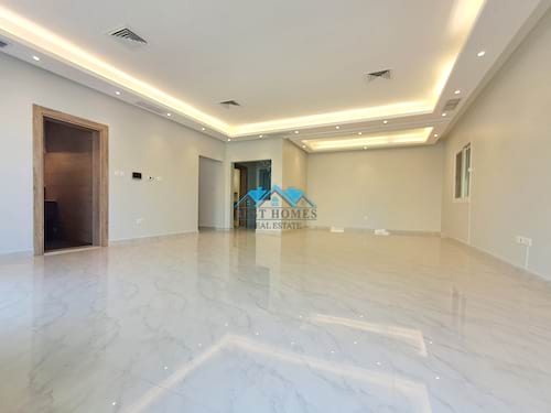 Nice and Spacious 4 Bedrooms Floor in Rumaithiya
