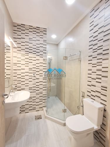 Nice and Spacious 4 Bedrooms Floor in Rumaithiya