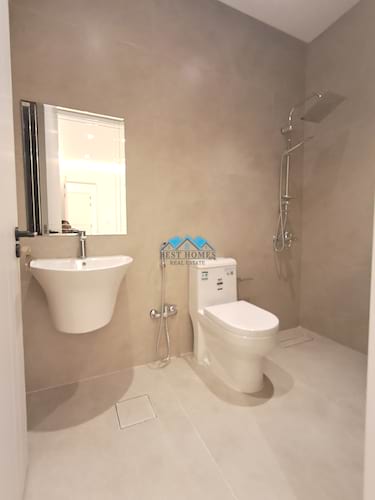 Spacious 5 Bedrooms Modern Duplex in Mishref Area