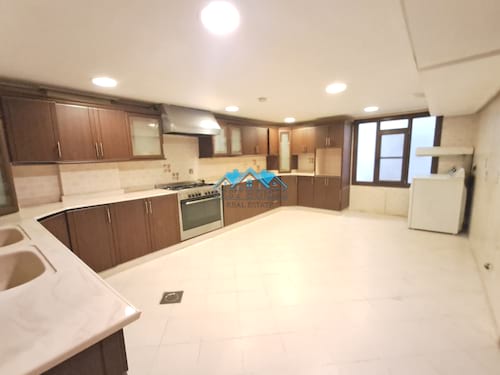 Spacious 5 Bedrooms Duplex Apartment Near Public Park in Rumaithiya
