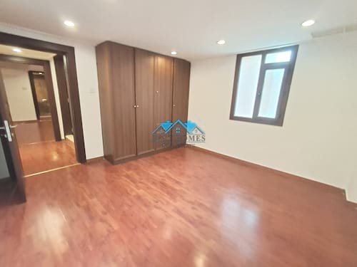Spacious 5 Bedrooms Duplex Apartment Near Public Park in Rumaithiya