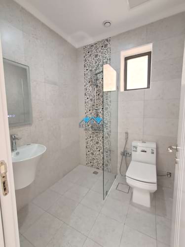 Spacious 6 Bedroom Modern Apartment in Rumaithiya