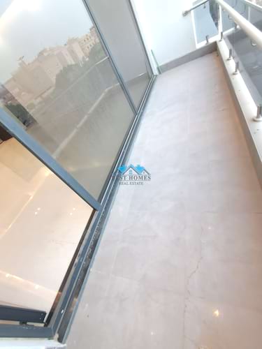 3 Bedrooms Apartment with Balcony in West Mishref