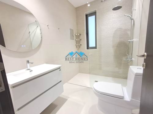 3 Bedrooms Apartment with Balcony in West Mishref