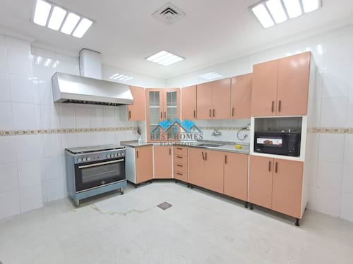 Spacious 3 Bedrooms Apartment in West Mishref