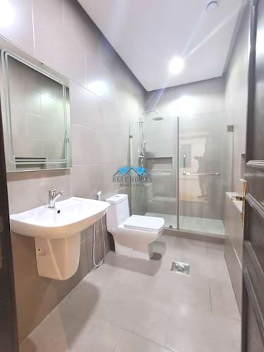 Modern 4 Bedrooms Nice Apartment in Sadeeq