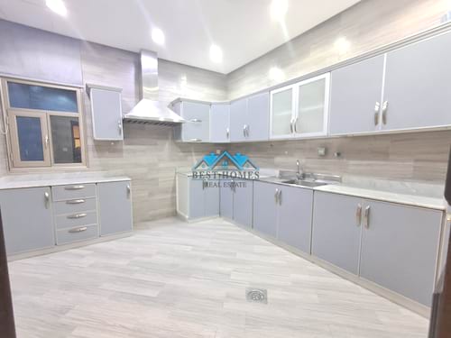 Modern 4 Bedrooms Nice Apartment in Sadeeq