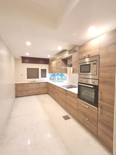 Luxury 6-Bedroom Villa with Private Entrance, Balcony & Ample Parking in Khaldiya