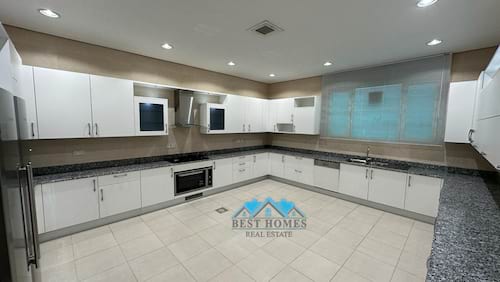 A nice and very spacious 4 BR Floor in Mishref.