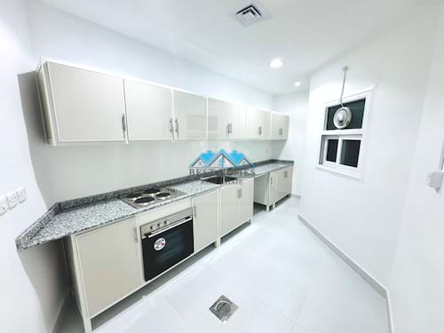 Three-Bedrooms Seaview Apartment with Balcony in Shaab al Bhari