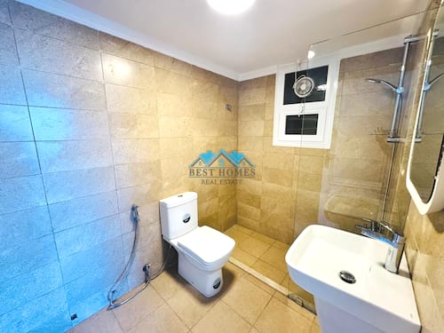 Three-Bedrooms Seaview Apartment with Balcony in Shaab al Bhari