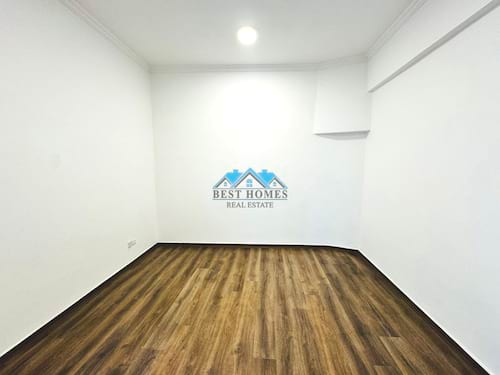Three-Bedrooms Seaview Apartment with Balcony in Shaab al Bhari