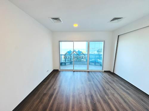 Three-Bedrooms Seaview Apartment with Balcony in Shaab al Bhari