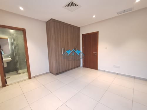 3 Master Bedroooms Apartment in Jabriya