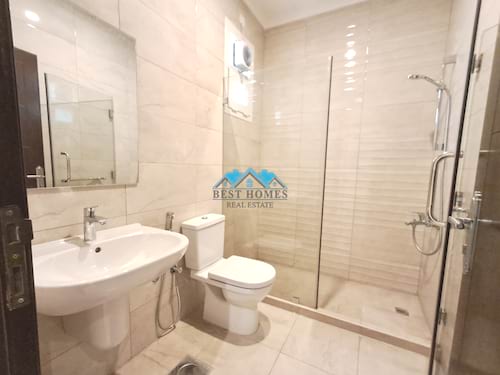 Spacious 7 Bedrooms Villa in Salam Area