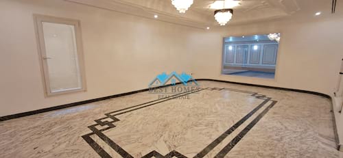 8 Bedrooms Huge Villa with Swimming Pool in Yarmouk