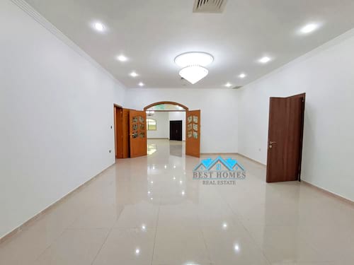 Spacious 5 Bedrooms Villa in Jabriya