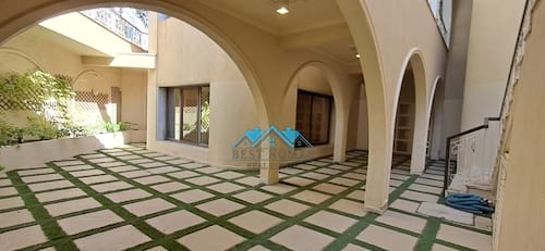 8 Bedrooms Huge Villa with Swimming Pool in Yarmouk