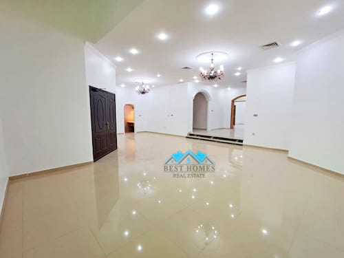 Spacious 5 Bedrooms Villa in Jabriya