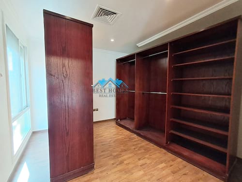 A Nice and Spacious 4 Bedrooms Villa in Abu Al Hasaniya