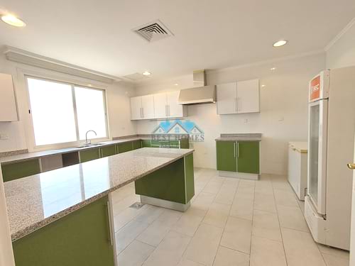 4 Bedrooms Floor in West Mishref