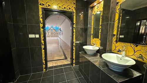 Spacious and Luxury 9 Bedrooms Huge Villa in Mishref