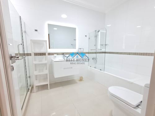 Modern Style 4 Bedrooms Floor in Jabriya