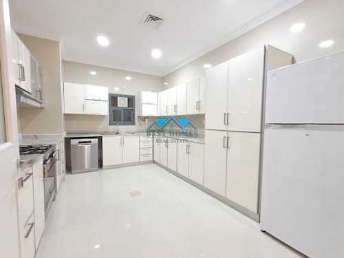 Modern Style 4 Bedrooms Floor in Jabriya
