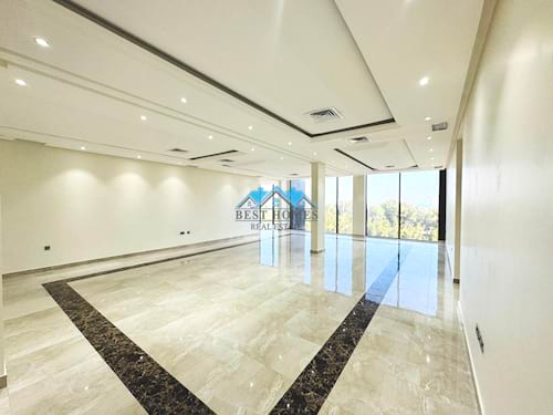 Seaview Four-Bedrooms Apartment in Salwa