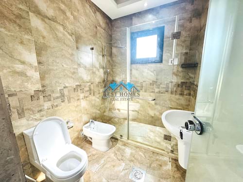 Seaview Four-Bedrooms Apartment in Salwa