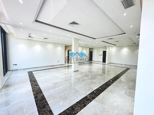 Seaview Four-Bedrooms Apartment in Salwa