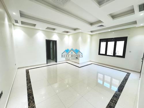 Seaview Four-Bedrooms Apartment in Salwa