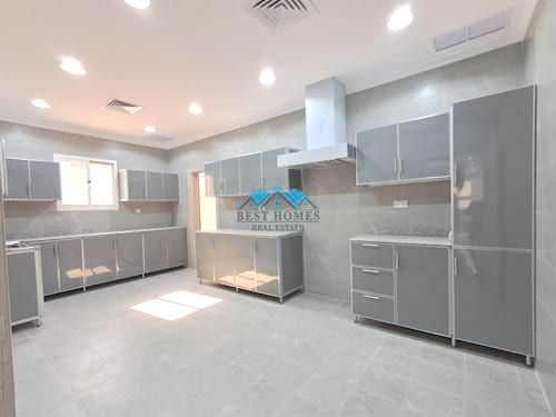 4 Master Bedrooms Floor in Funaitees