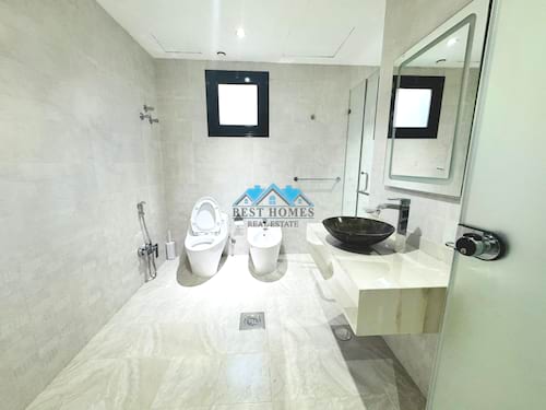Seaview Four-Bedrooms Apartment in Salwa