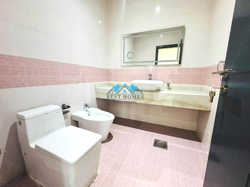 Seaview Four-Bedrooms Apartment in Salwa