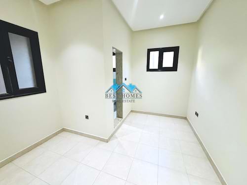 Seaview Four-Bedrooms Apartment in Salwa